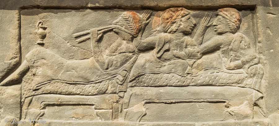 etruscan sarcophagus