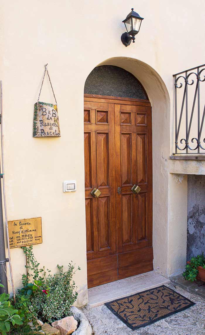entrance to the bead and breakfast pascelupo